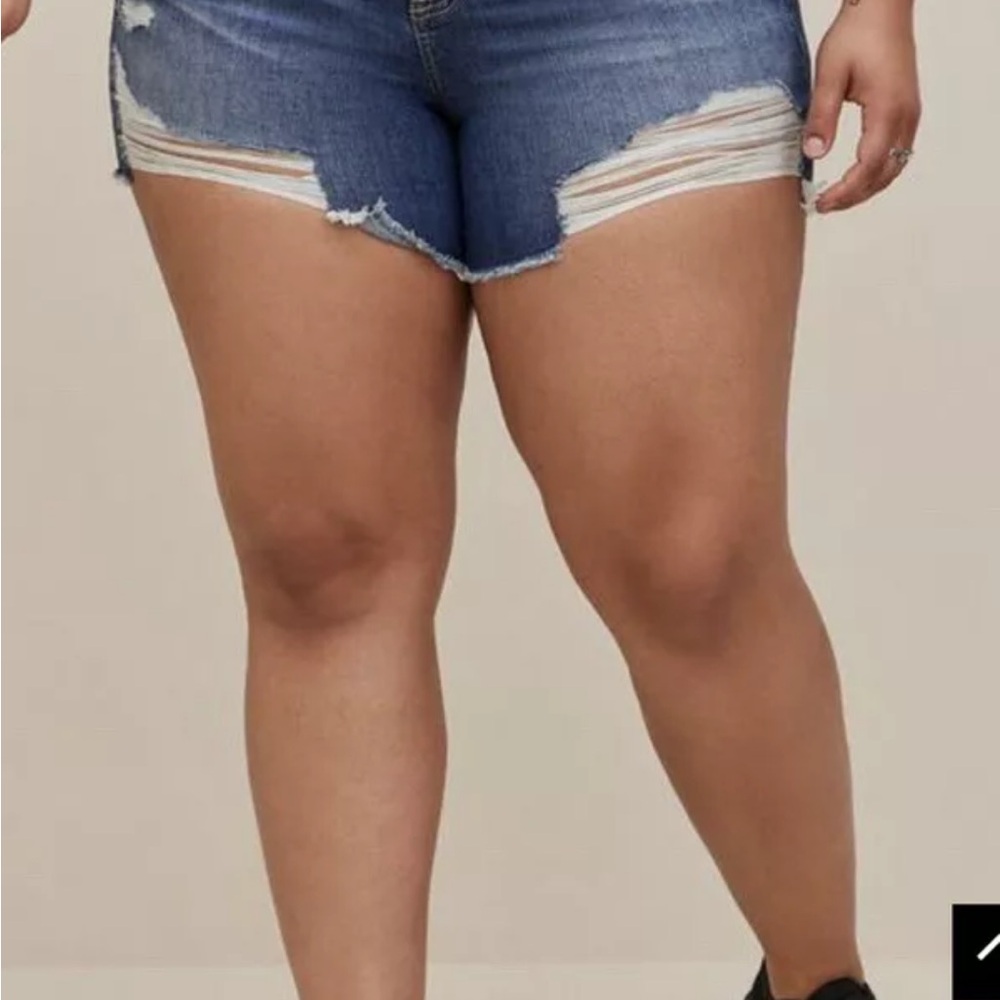 5 Inch Vintage Stretch Mid-Rise Short Torrid Size 20